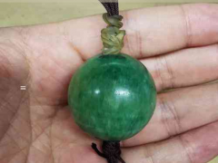 “金猴獻(xiàn)瑞翡翠雕件深層文化內(nèi)涵與寓意解析”